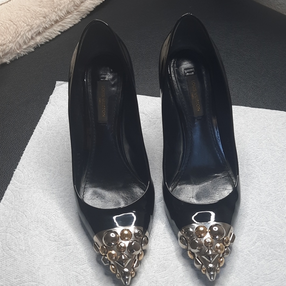 Authentic Louise Vuitton heels - Picture 2 of 6